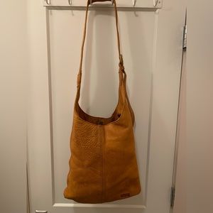 Duluth Lifetime Leather Crossbody Bag in Cognac